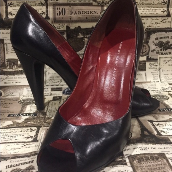 MARC JACOBS BLACK LEATHER HEELS PEEP TOE UNIQUE HEEL RARE AUTHENTIC SZ 10 - Picture 1 of 6